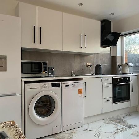 Apartment C, A One Bedroom Flat In South London Carshalton Exterior photo
